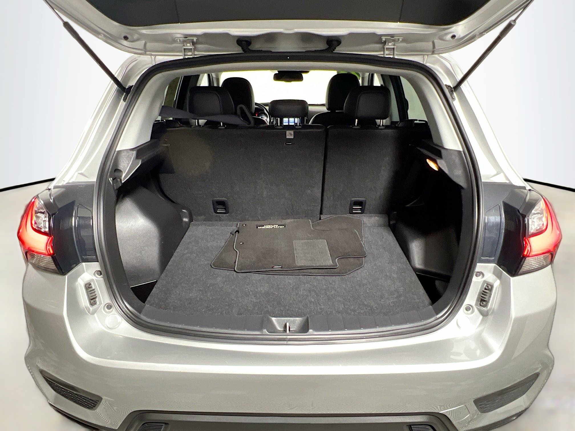 Used 2023 Mitsubishi Outlander Sport SE image 9