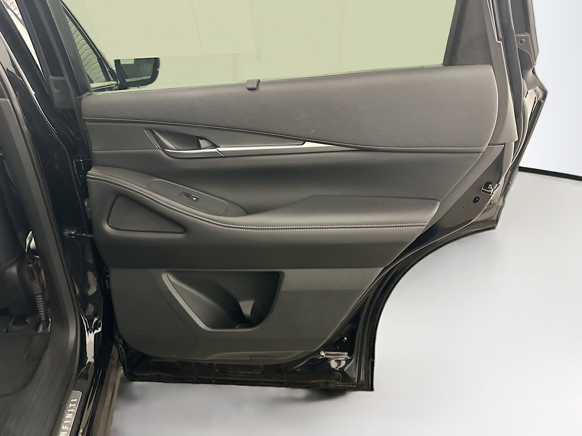 Used 2023 INFINITI QX60 Luxe w/ Cargo Package AWD/4WD image 34