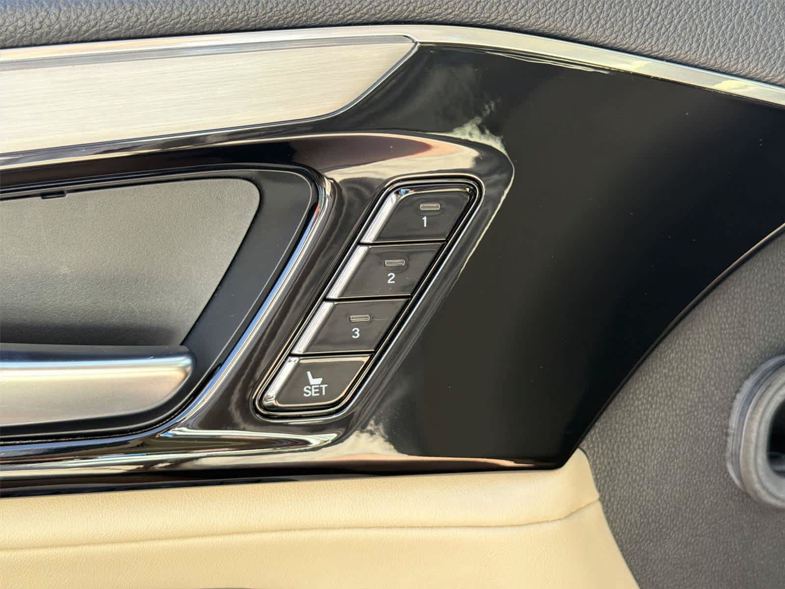 Used 2023 Acura MDX w/ Technology Package FWD image 40