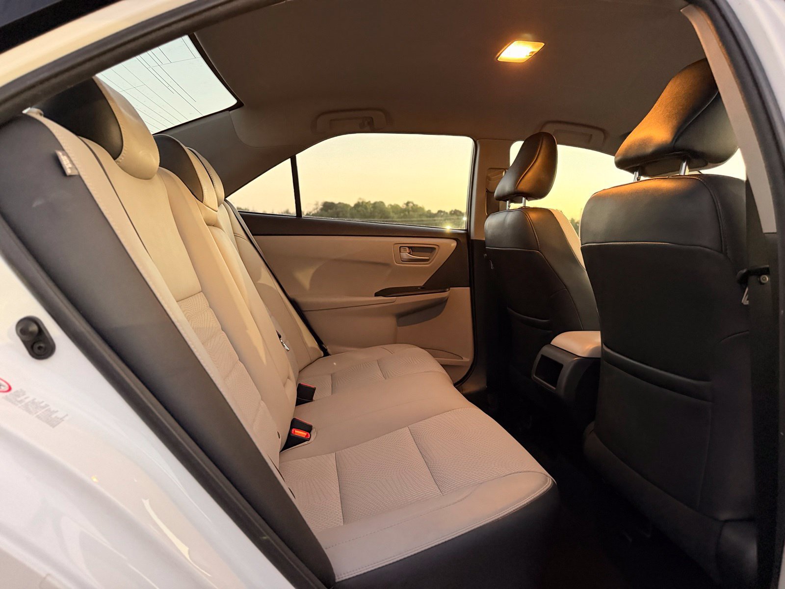 Used 2016 Toyota Camry SE FWD image 19