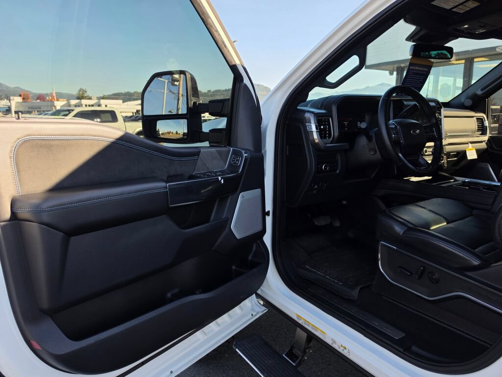 Certified 2025 Ford F450 Platinum w/ FX4 Off-Road Package AWD/4WD image 14