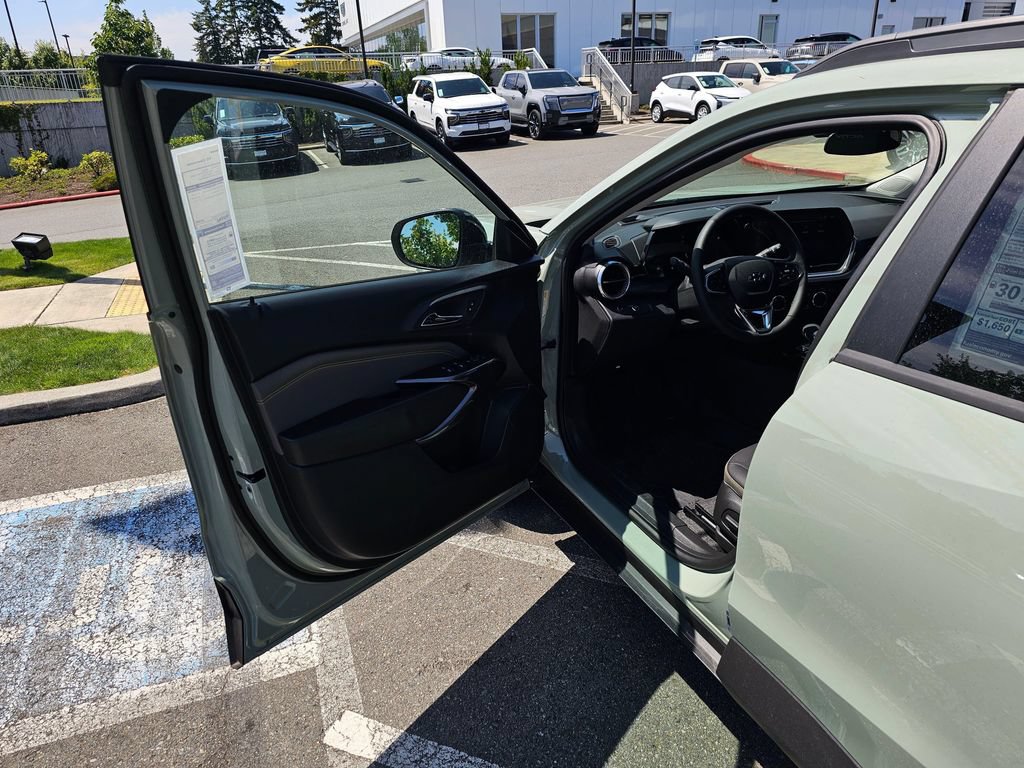 New 2026 Chevrolet Trax ACTIV w/ Sunroof Package FWD image 18