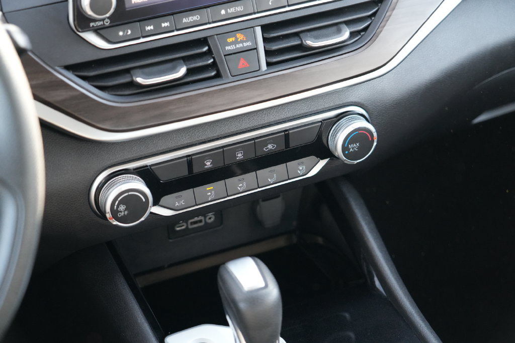 Used 2024 Nissan Altima 2.5 SV FWD image 21