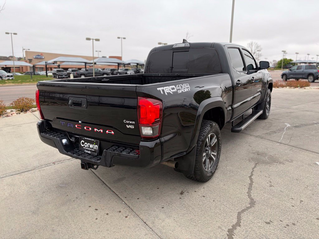 Used 2019 Toyota Tacoma TRD Sport w/ TRD Premium Sport Package AWD/4WD image 11