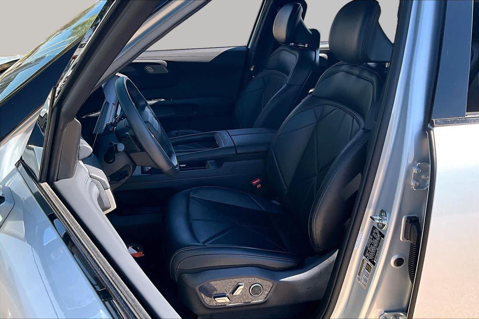 Certified 2027 Kia Telluride EX w/ Towing Package FWD image 8