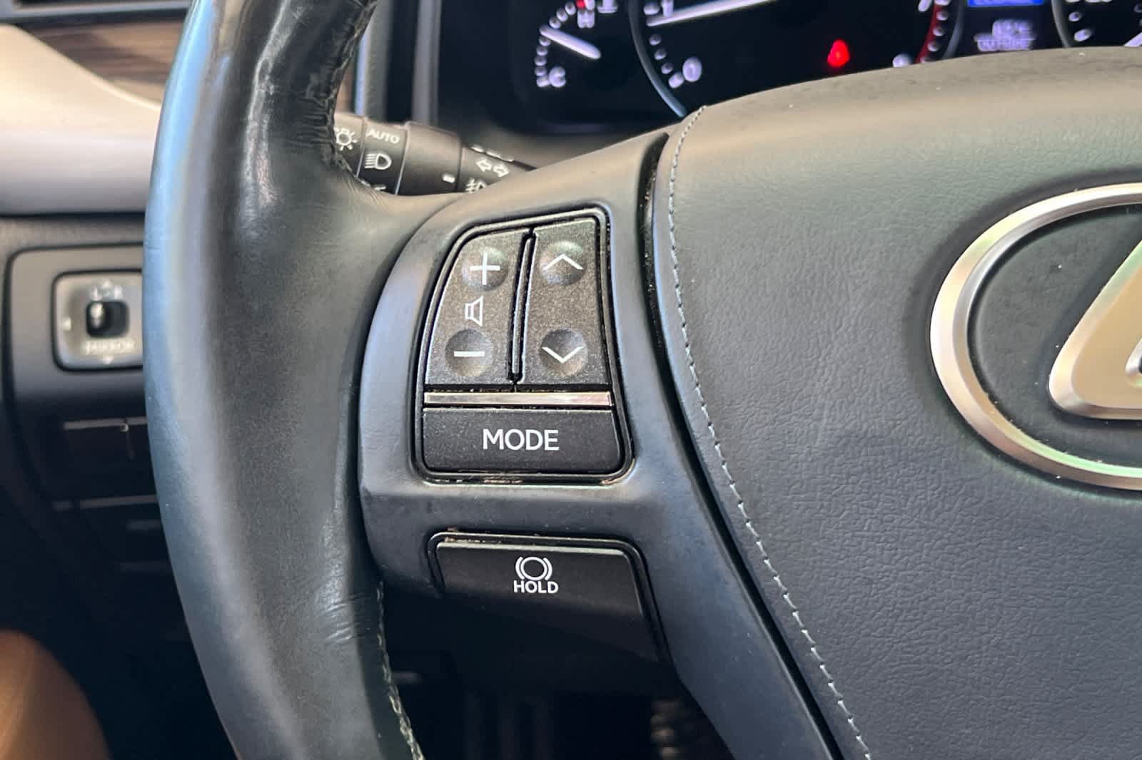 Used 2014 Lexus LS 460 w/ Comfort Package RWD image 27