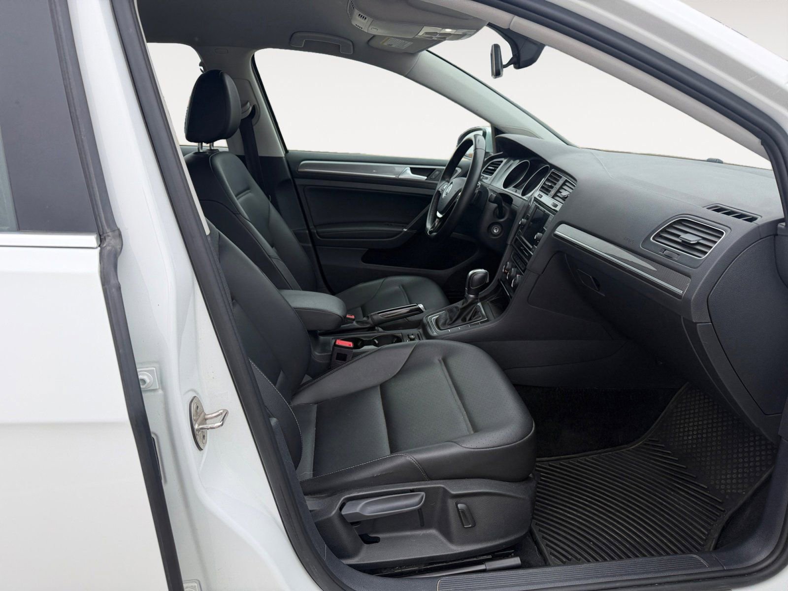 Used 2019 Volkswagen Golf Alltrack S image 15