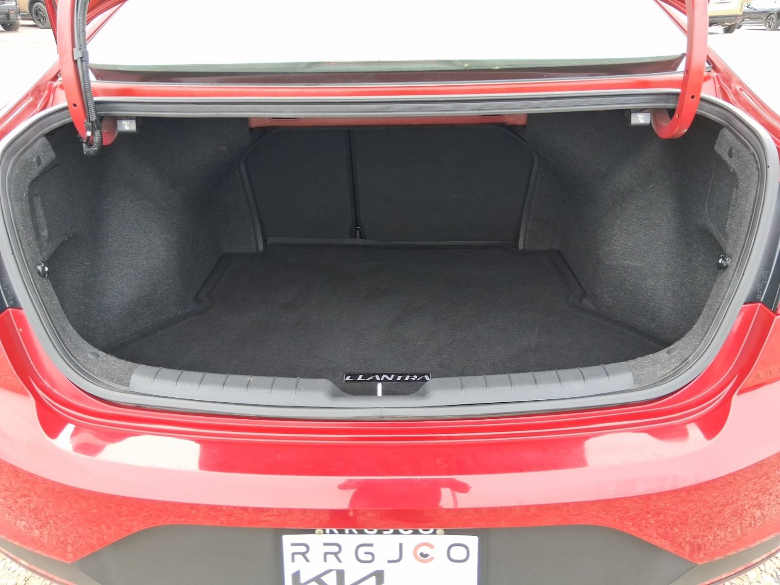 Used 2020 Hyundai Elantra SE FWD image 13
