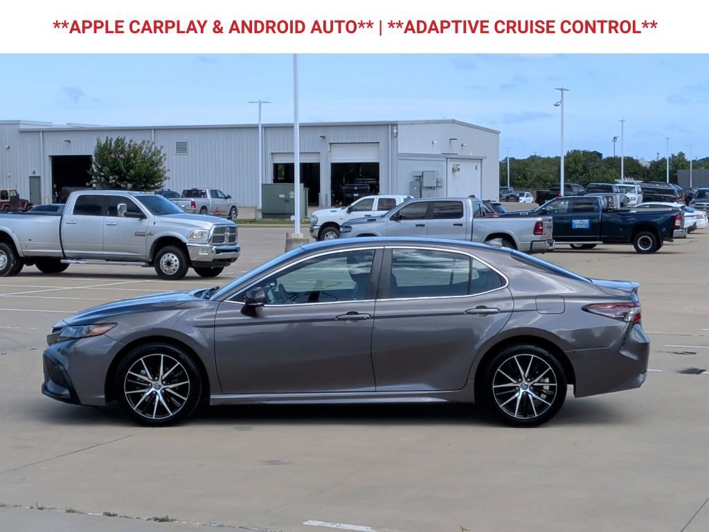 Used 2022 Toyota Camry SE FWD image 5