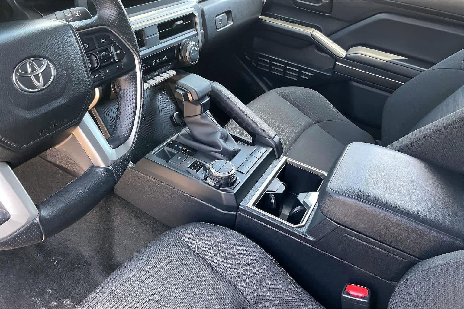 Used 2025 Toyota 4Runner SR5 AWD/4WD image 16