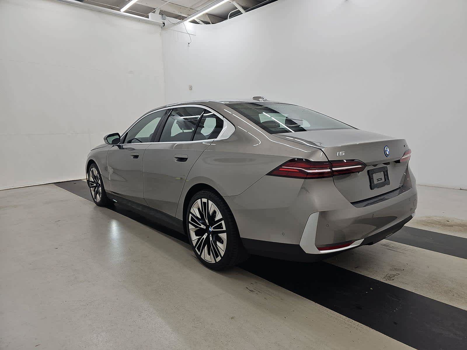 Used 2026 BMW i5 eDrive40 AWD/4WD image 5