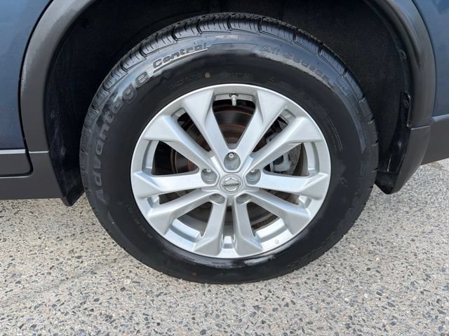 Used 2015 Nissan Rogue SV w/ SV Premium Package FWD image 9