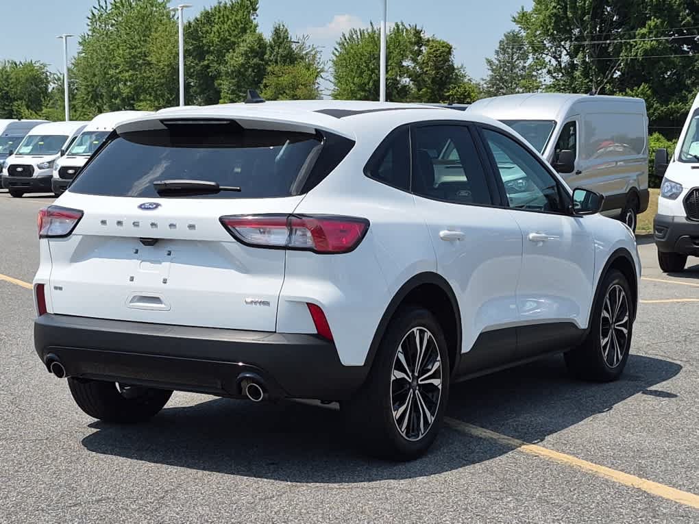 Used 2022 Ford Escape SE w/ SE Sport Appearance Package AWD/4WD image 3