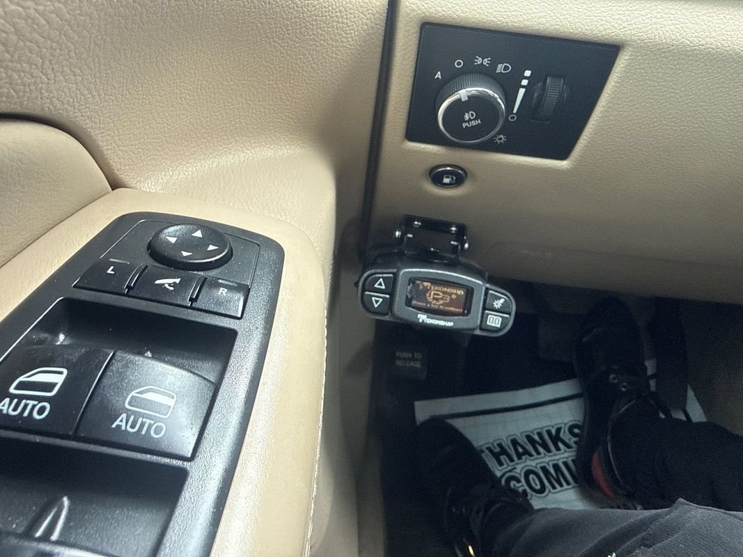 Used 2015 Jeep Grand Cherokee Overland w/ Advanced Technology Group AWD/4WD image 26
