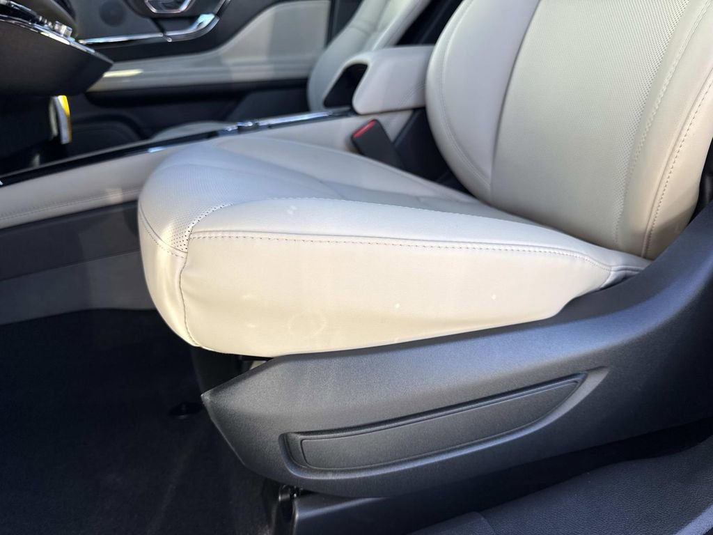 New 2026 Lincoln Corsair Premiere image 20