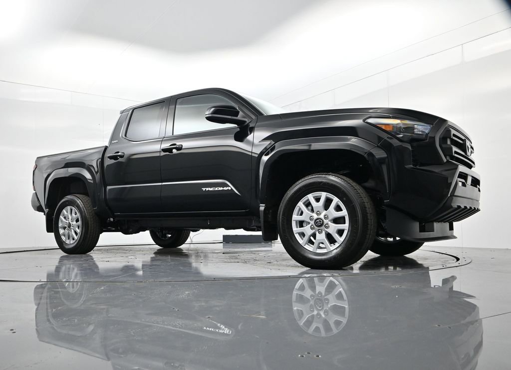 Used 2025 Toyota Tacoma SR5 image 33