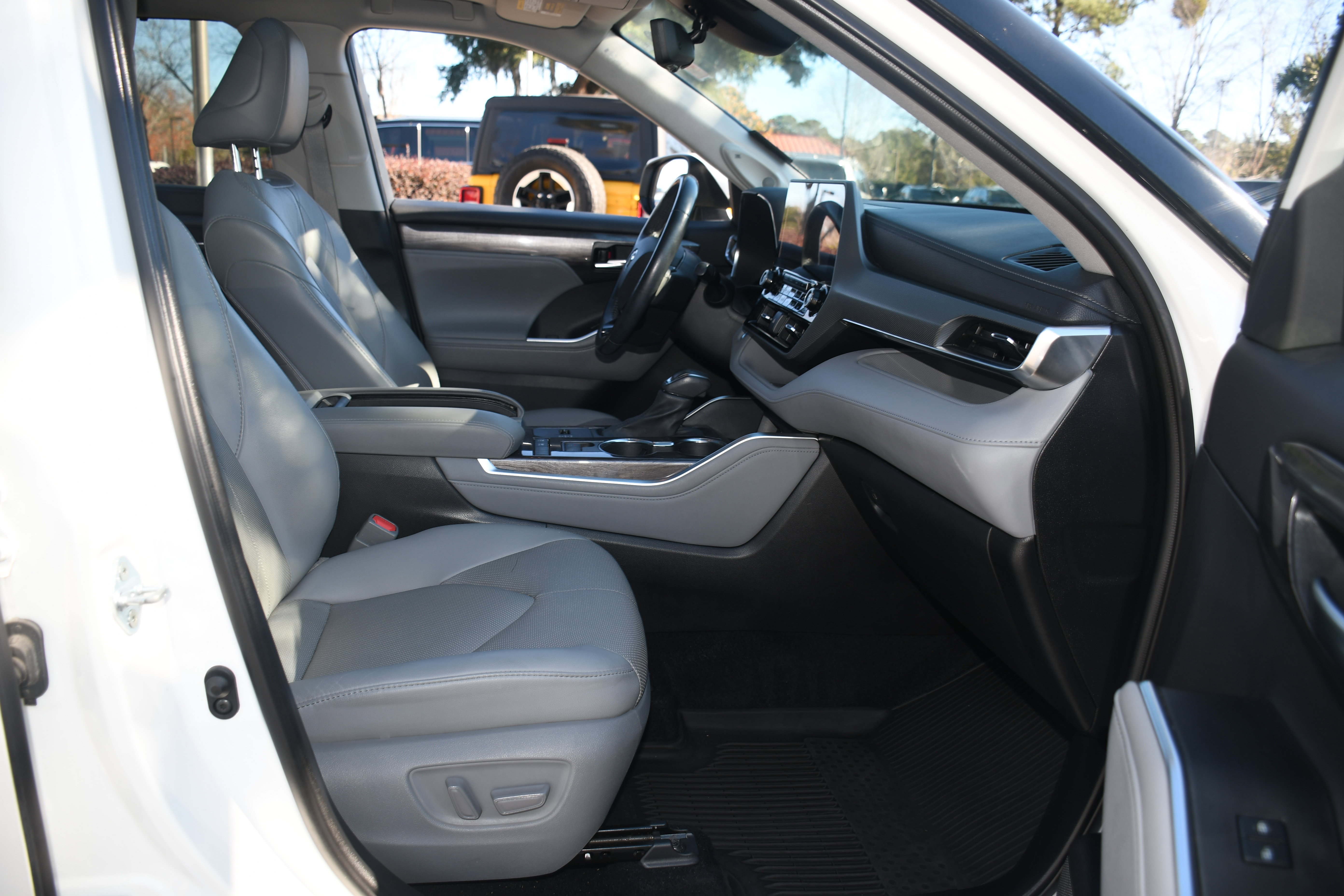 Used 2021 Toyota Highlander Platinum image 23