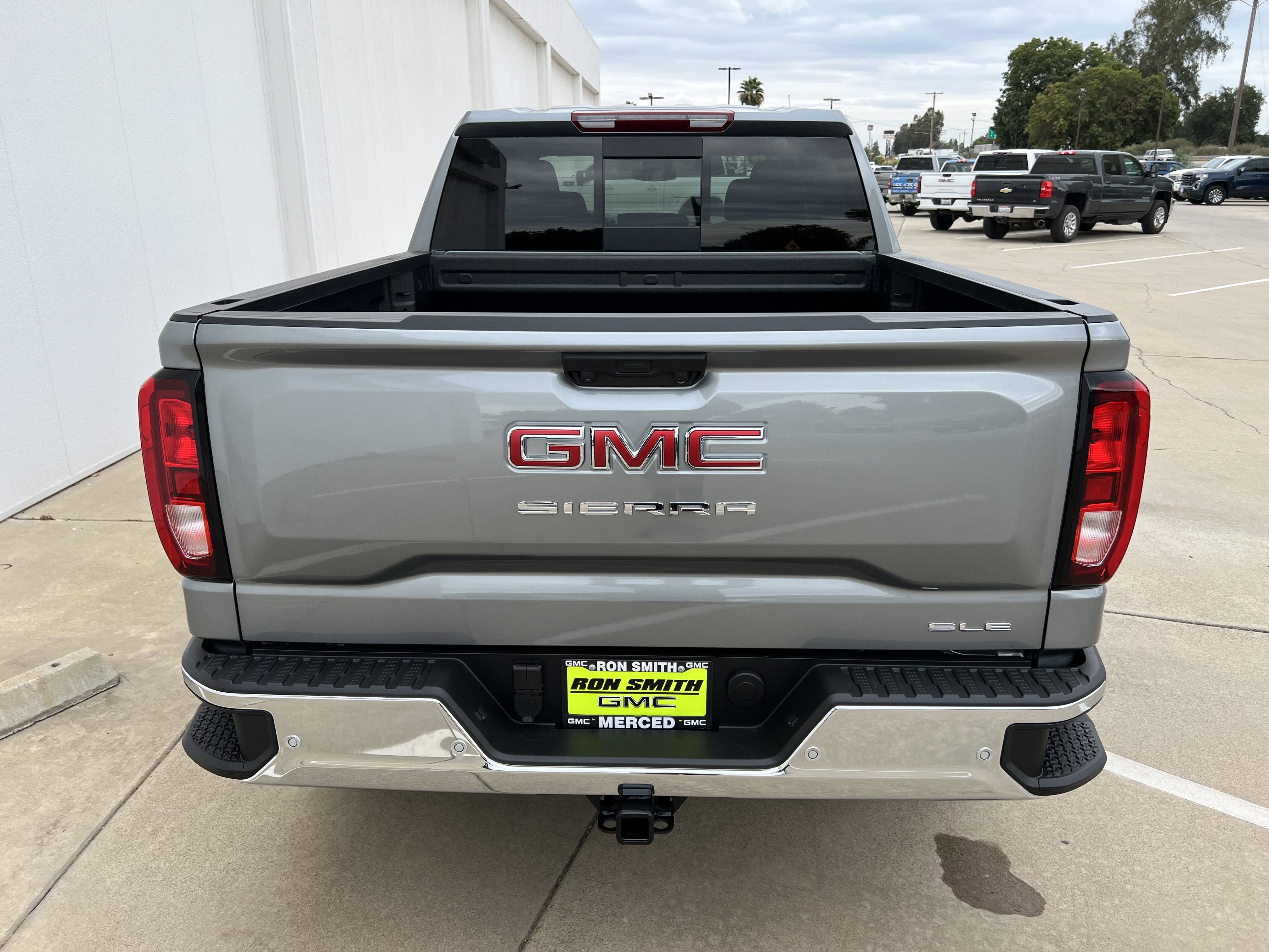 New 2026 GMC Sierra 1500 SLE w/ Preferred Package image 8