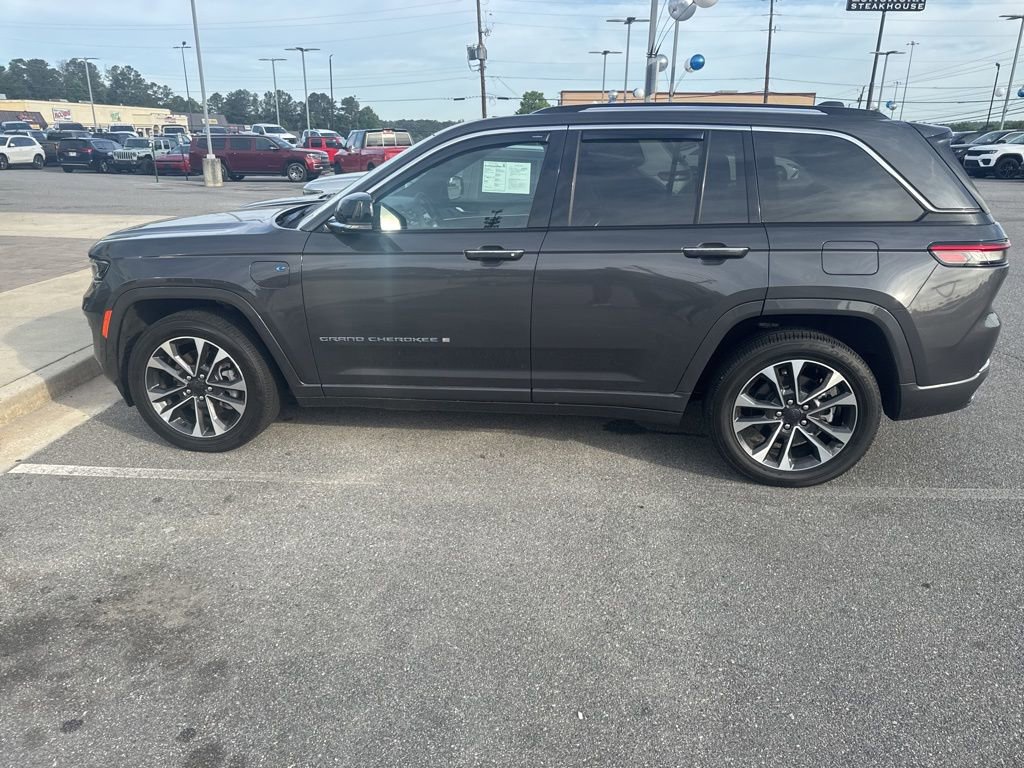 Used 2023 Jeep Grand Cherokee Overland w/ Luxury Tech Group IV AWD/4WD image 25