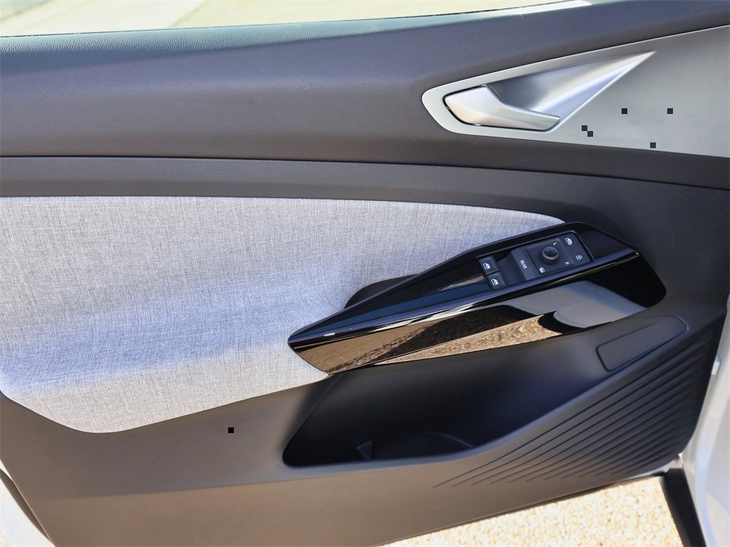 New 2025 Volkswagen ID.4 Pro image 13