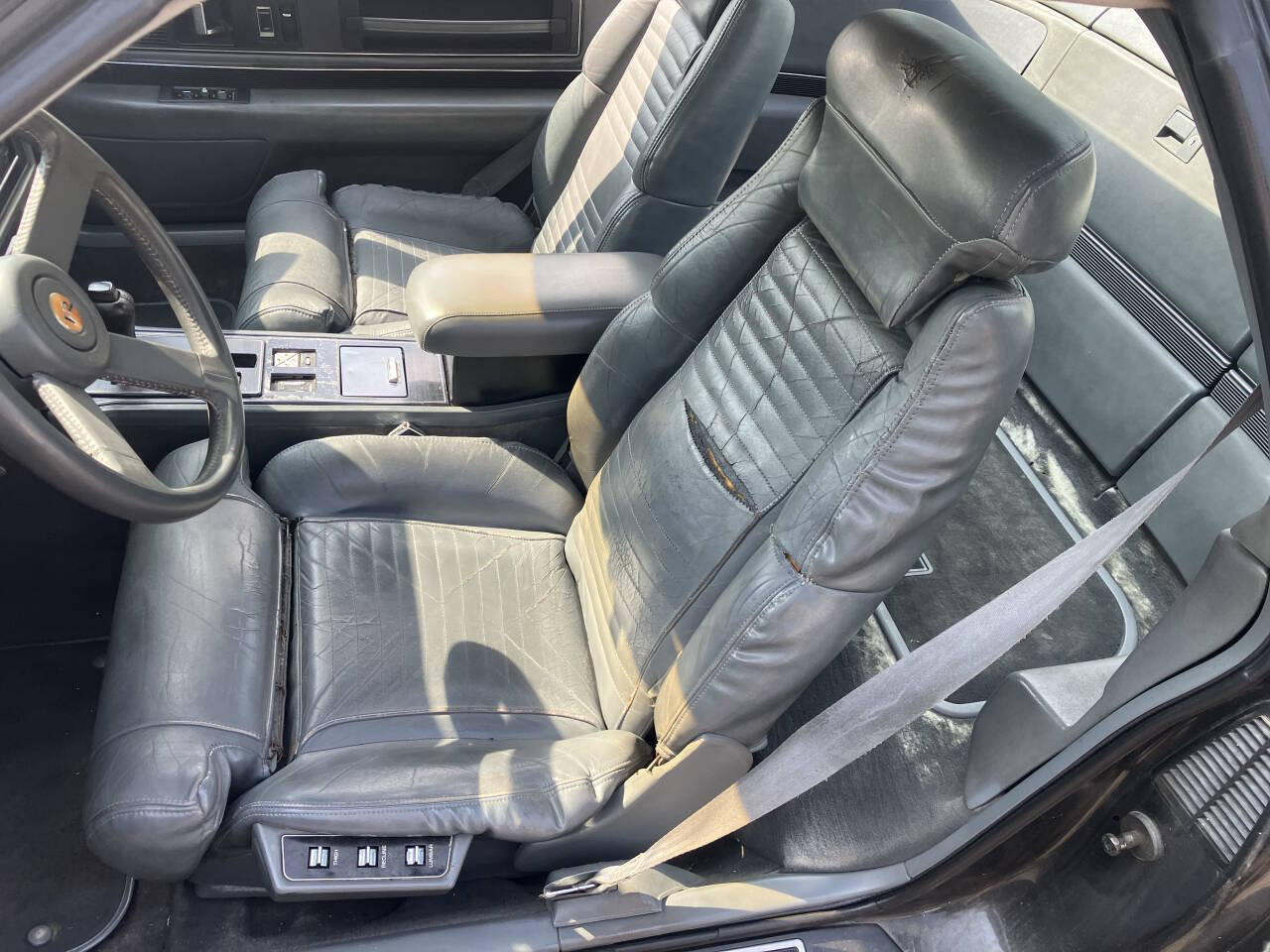 Used 1989 Buick Reatta Coupe FWD image 26