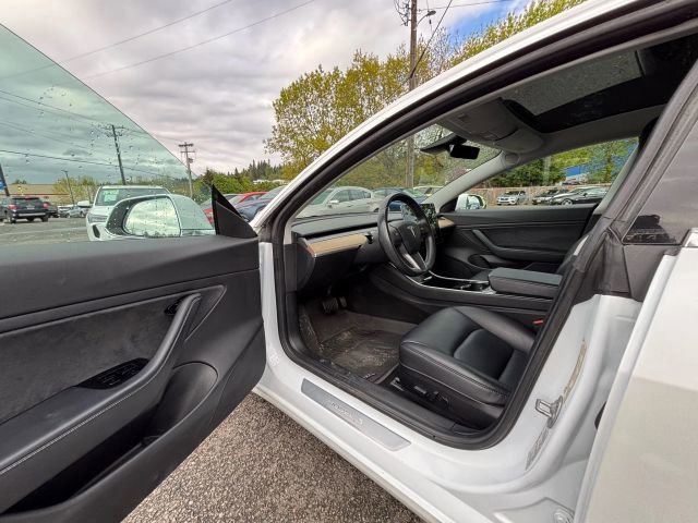 Used 2018 Tesla Model 3 Mid Range image 9