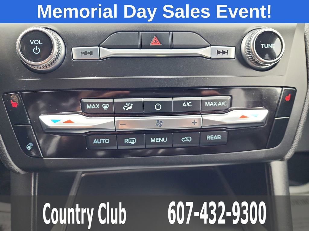 Used 2020 Ford Explorer XLT w/ Equipment Group 202A AWD/4WD image 15