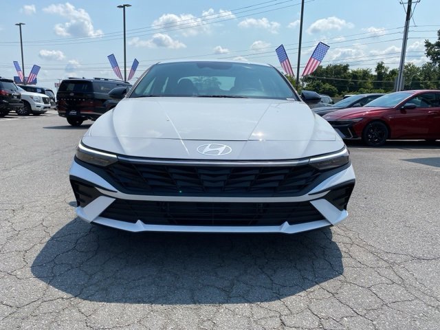 New 2025 Hyundai Elantra SEL image 2