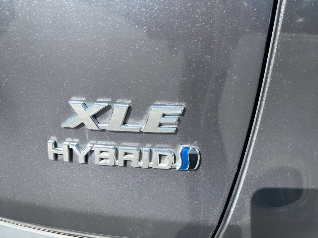 Used 2021 Toyota RAV4 XLE AWD/4WD image 8