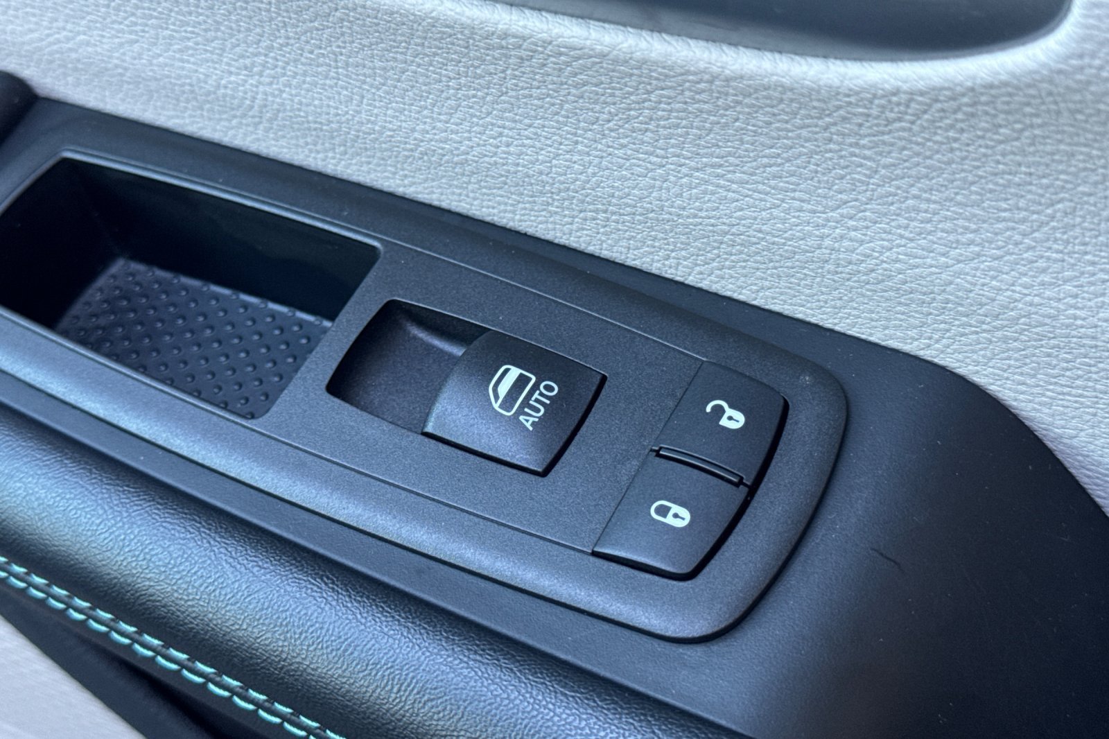 Used 2020 Chrysler Pacifica Limited w/ Advanced Safetytec Group FWD image 22