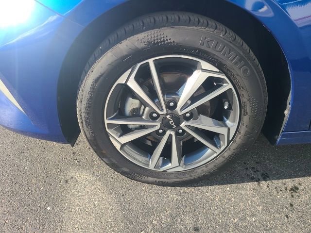 Used 2024 Kia Forte LXS image 9