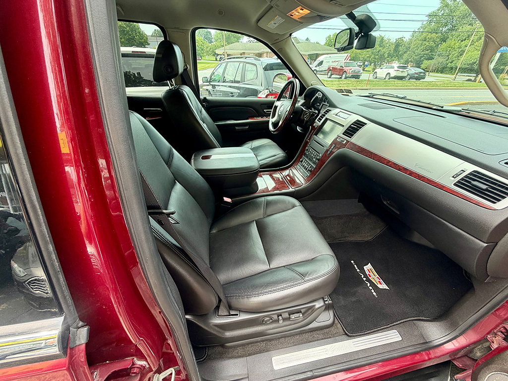 Used 2007 Cadillac Escalade EXT w/ Information Package AWD/4WD image 10