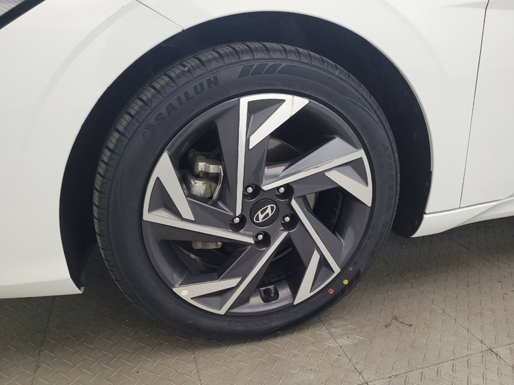 Used 2025 Hyundai Elantra SEL FWD image 31
