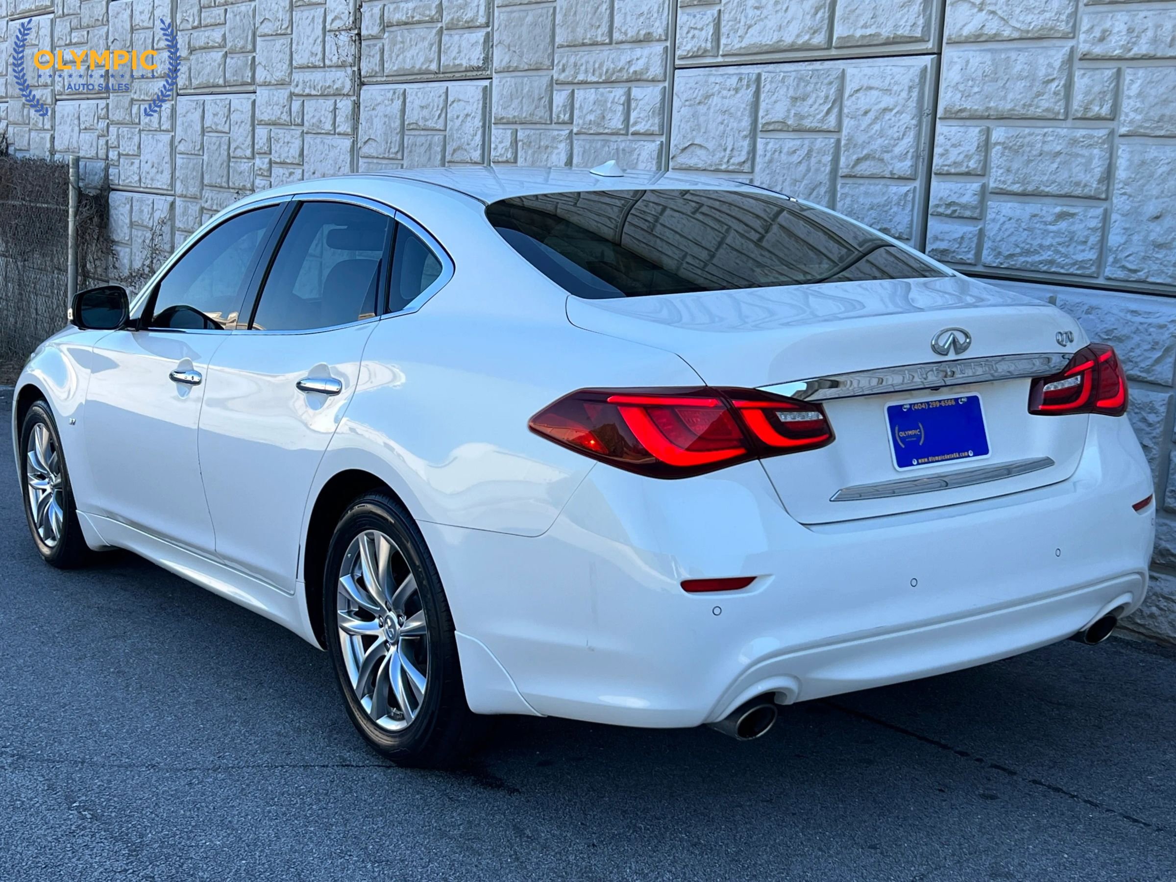 Used 2015 INFINITI Q70 3.7 RWD image 4