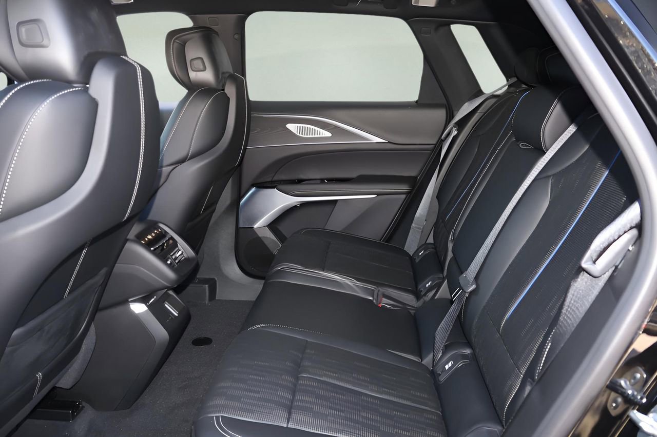 New 2026 Cadillac Lyriq V w/ Exterior Carbon Fiber Package image 14