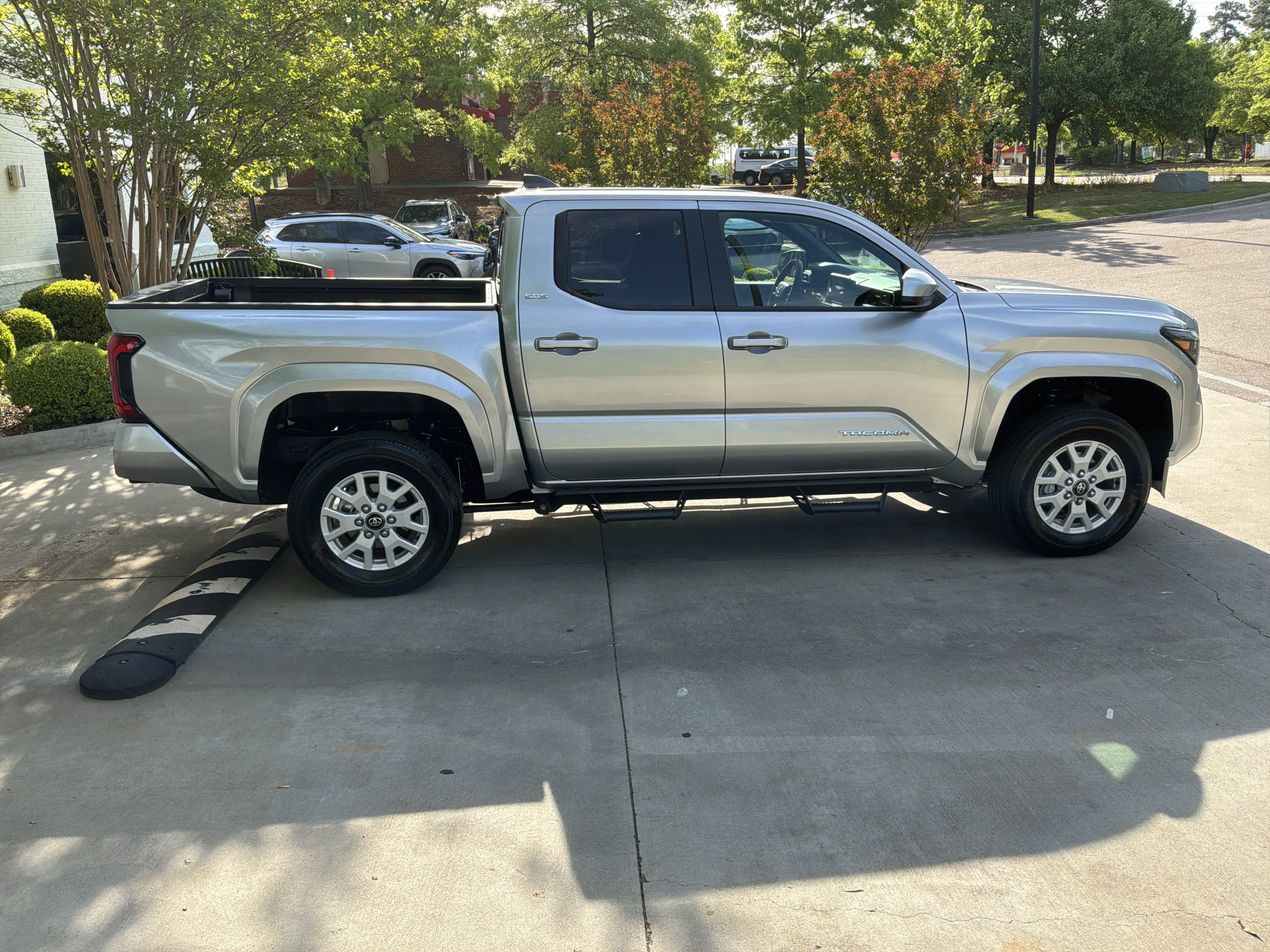 Used 2024 Toyota Tacoma SR5 AWD/4WD image 11