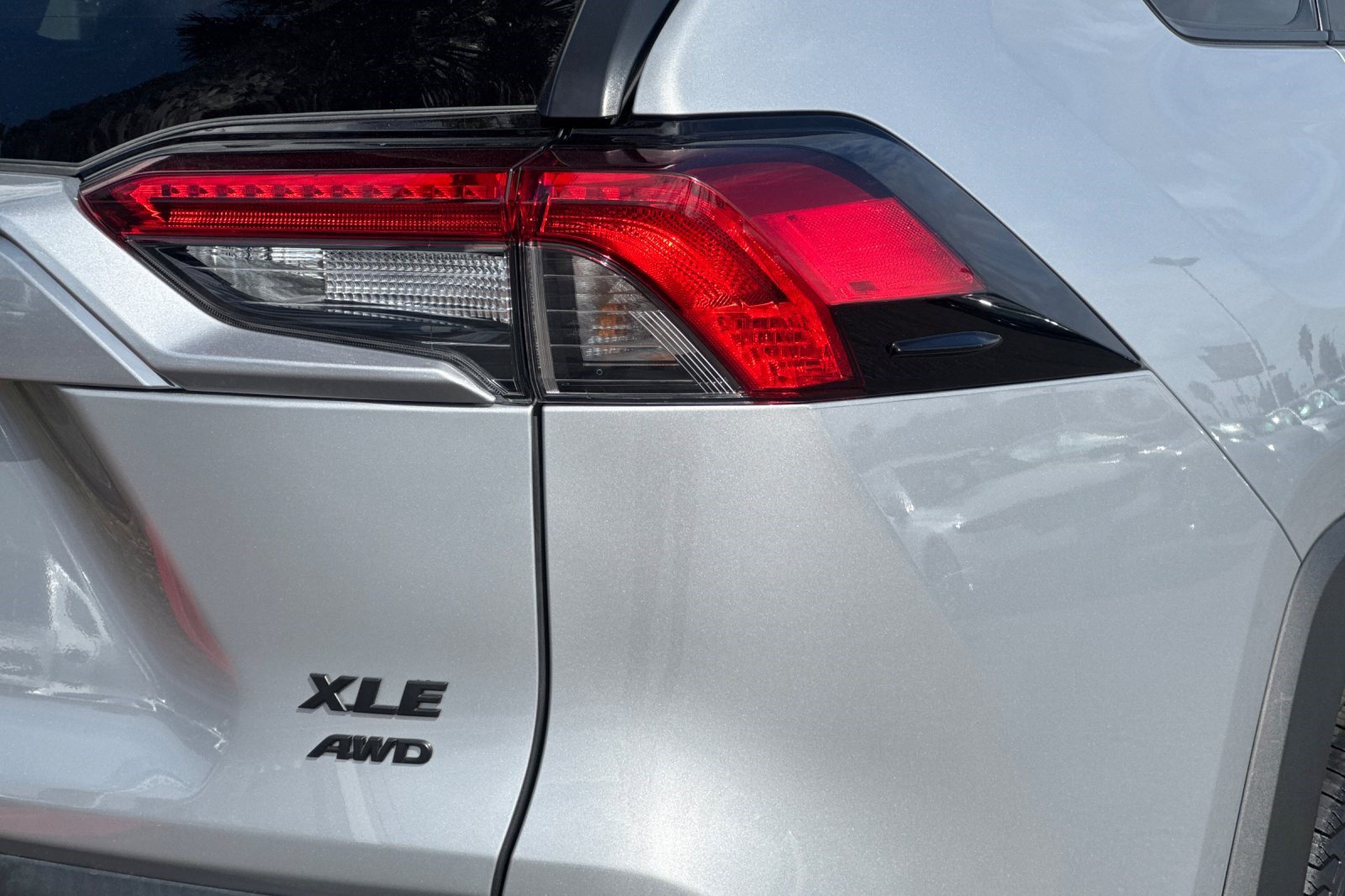 Used 2025 Toyota RAV4 XLE Premium AWD/4WD image 28