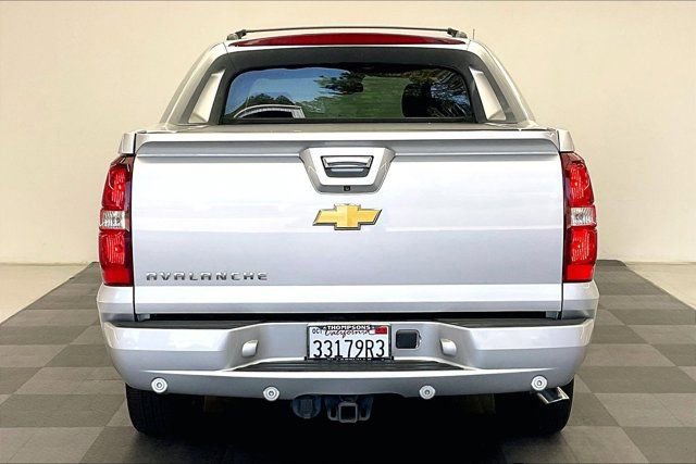 Used 2013 Chevrolet Avalanche LT AWD/4WD image 3