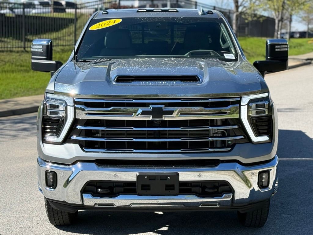 Used 2024 Chevrolet Silverado 3500 LTZ w/ LTZ Plus Package image 12