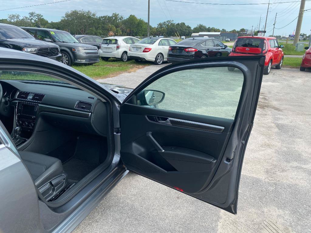 Used 2017 Volkswagen Passat 1.8T SE FWD image 21