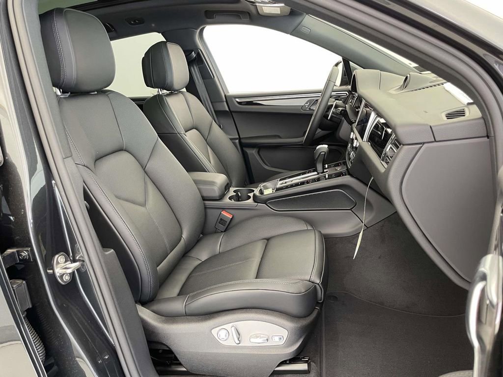 New 2026 Porsche Macan AWD/4WD image 23
