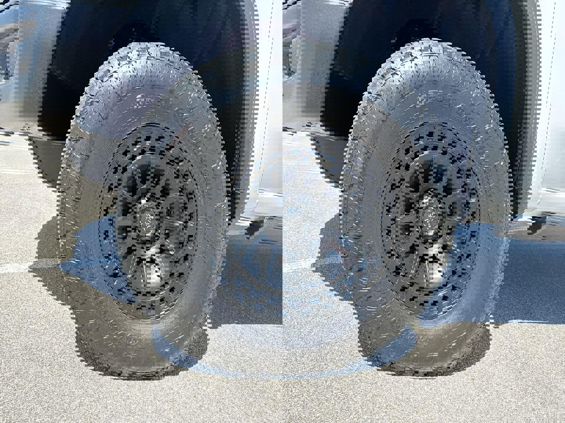 Used 2025 GMC Sierra 1500 AT4X image 19