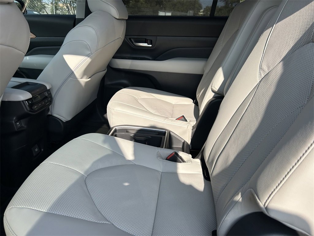 Used 2026 Toyota Grand Highlander Limited image 17