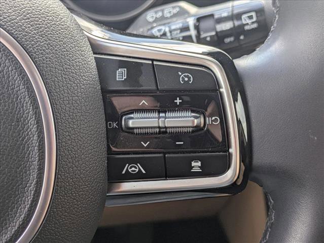 Used 2024 Kia Carnival EX image 12