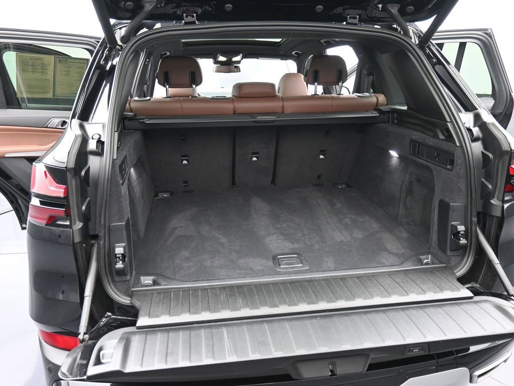 Used 2024 BMW X5 xDrive40i w/ Premium Package image 17