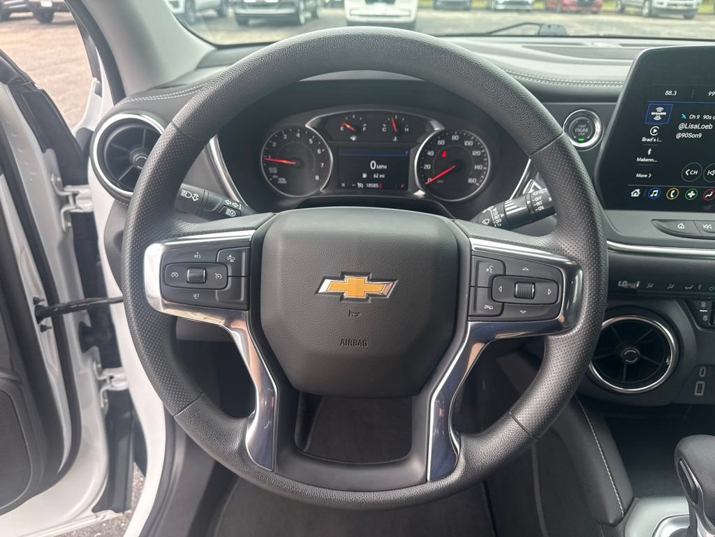 Used 2025 Chevrolet Blazer LT FWD image 4