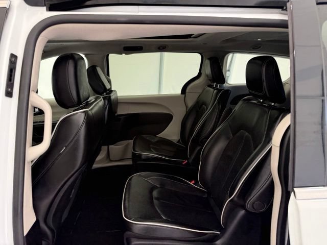 Used 2023 Chrysler Pacifica Limited FWD image 19