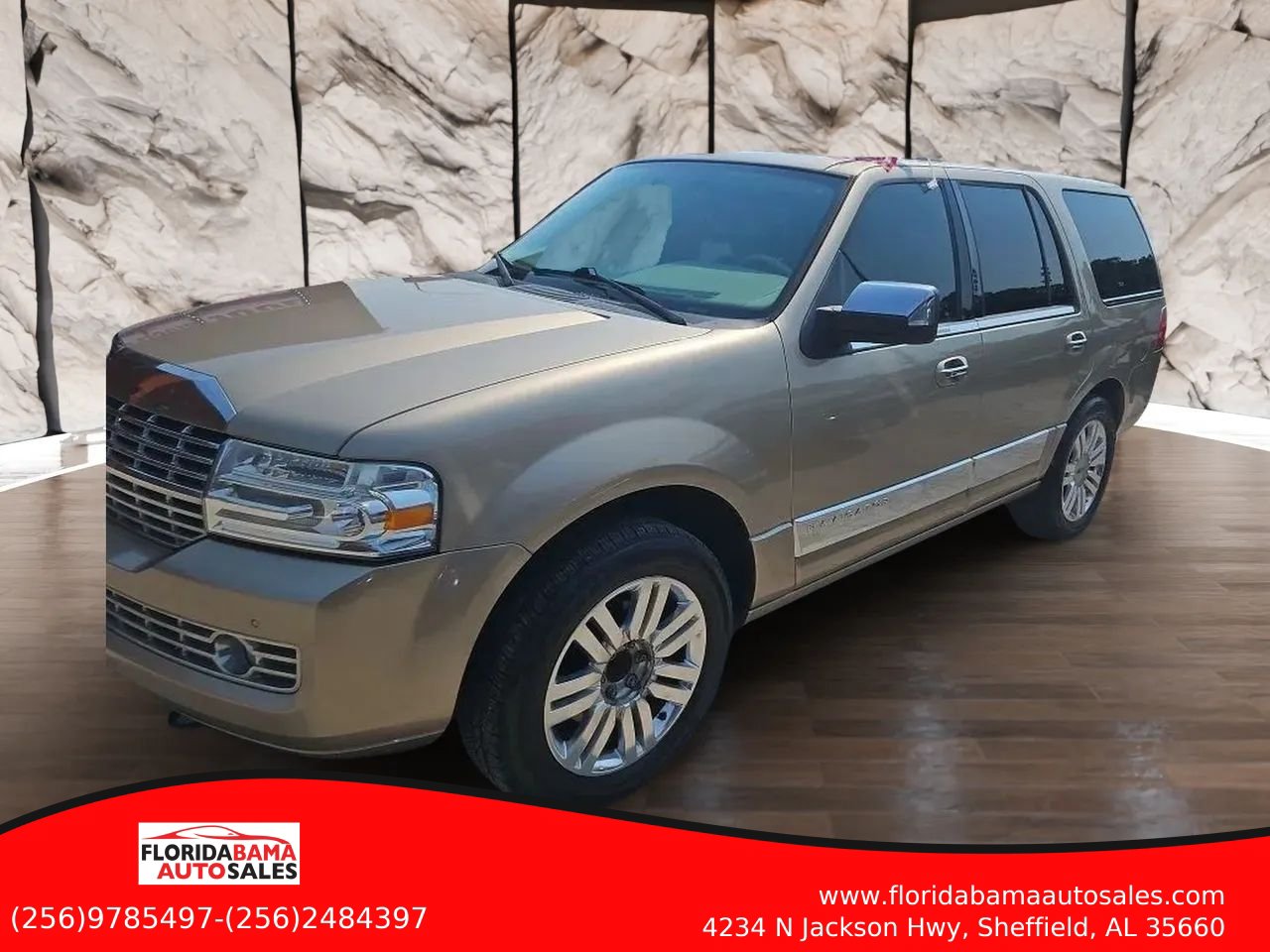 Used 2014 Lincoln Navigator 2WD image 2