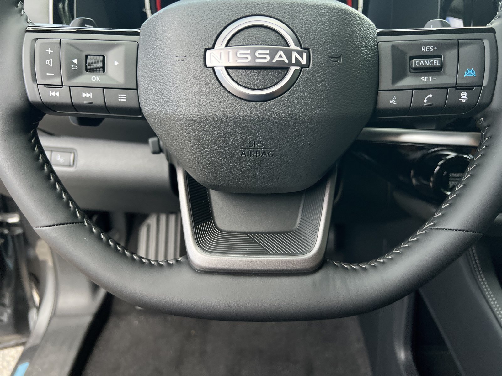 New 2026 Nissan Pathfinder Platinum FWD image 10