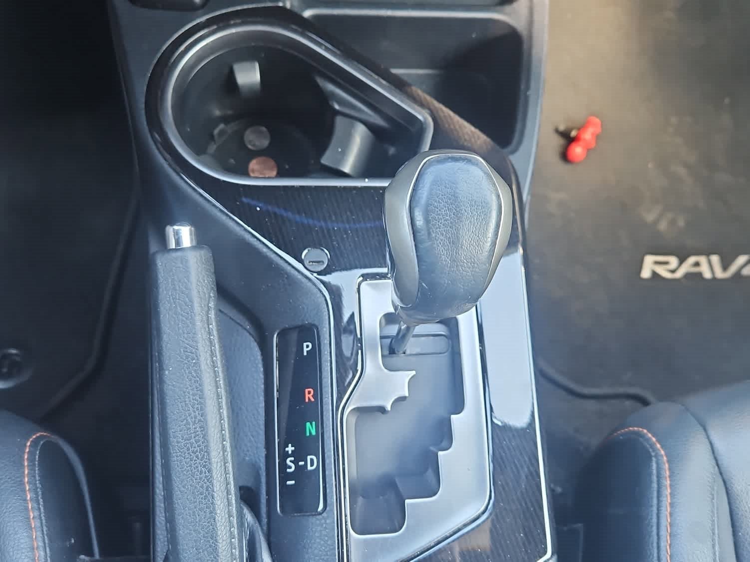 Used 2017 Toyota RAV4 SE image 18